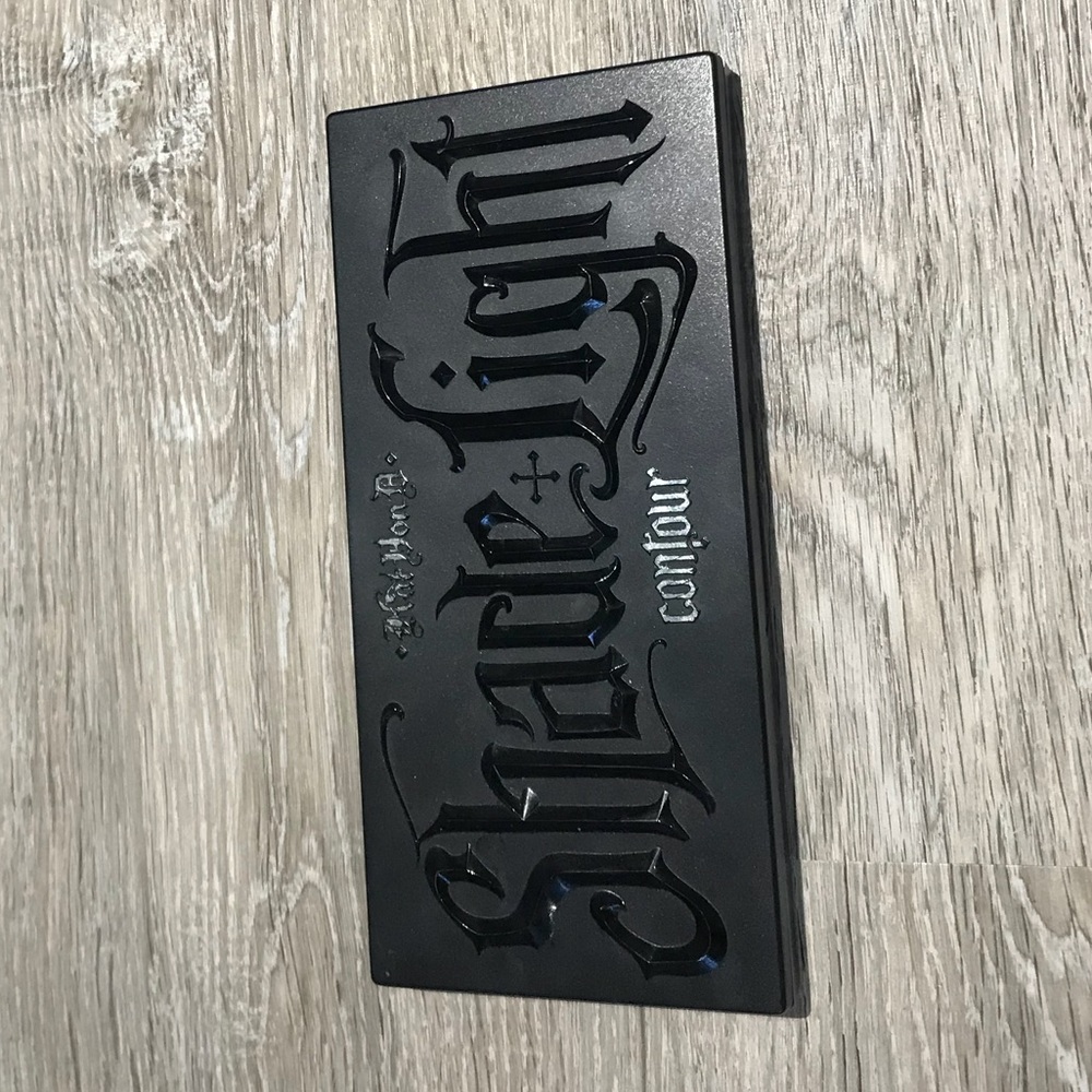 Kat Von D. Shade and Light pallet